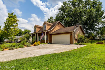 2403 Crestpark Rd, Knoxville, TN 37912