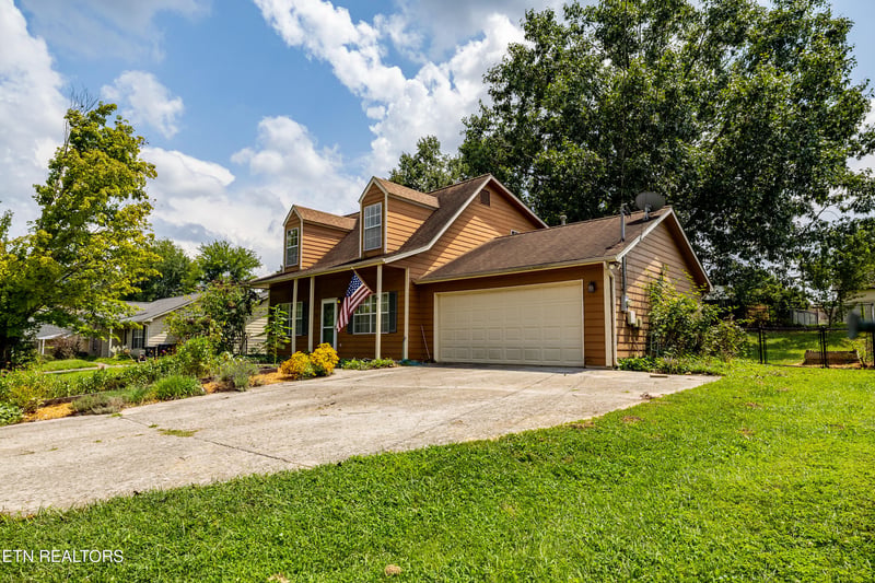 2403 Crestpark Rd, Knoxville, TN 37912