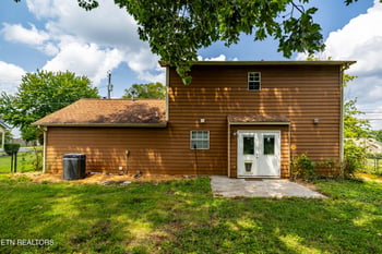 2403 Crestpark Rd, Knoxville, TN 37912