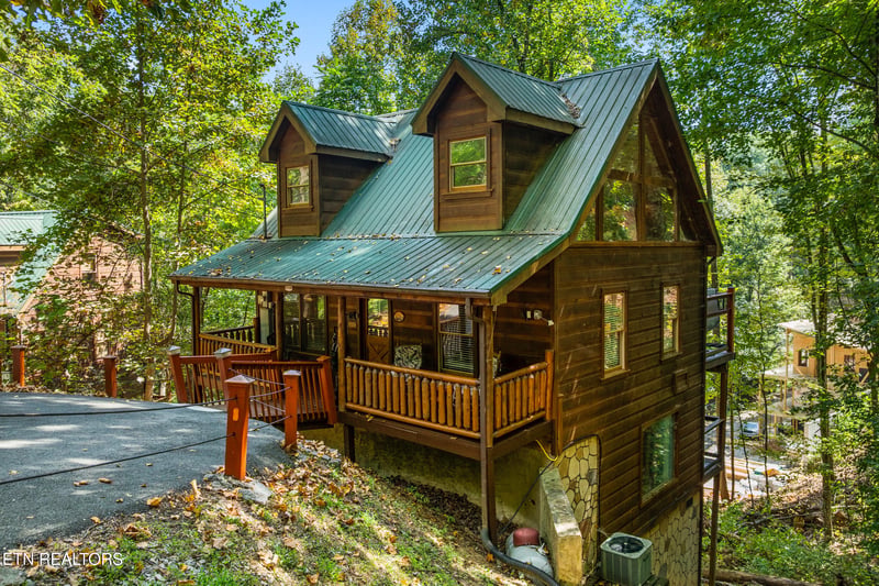 2404 Balsam Cir, Sevierville, TN 37876