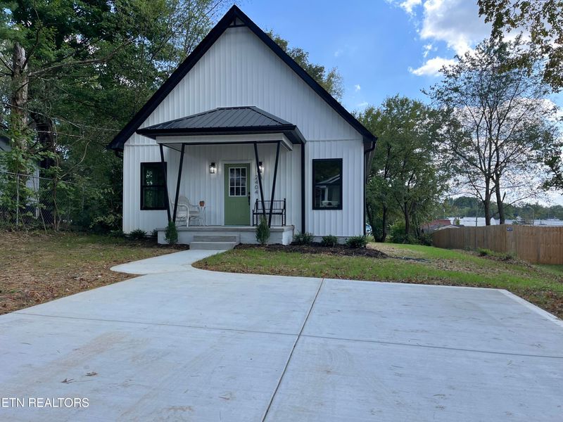 2404 Brown Ave, Knoxville, TN 37917
