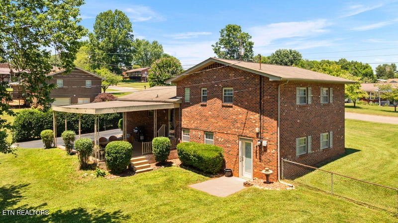 2404 Calloway Cir, Lenoir City, TN 37772