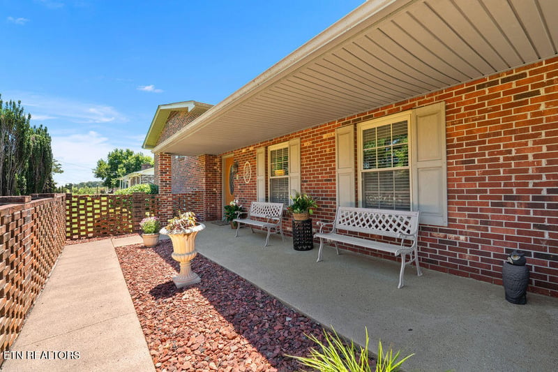 2404 Calloway Cir, Lenoir City, TN 37772