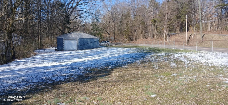 2405 Clearwater Rd, Athens, TN 37303