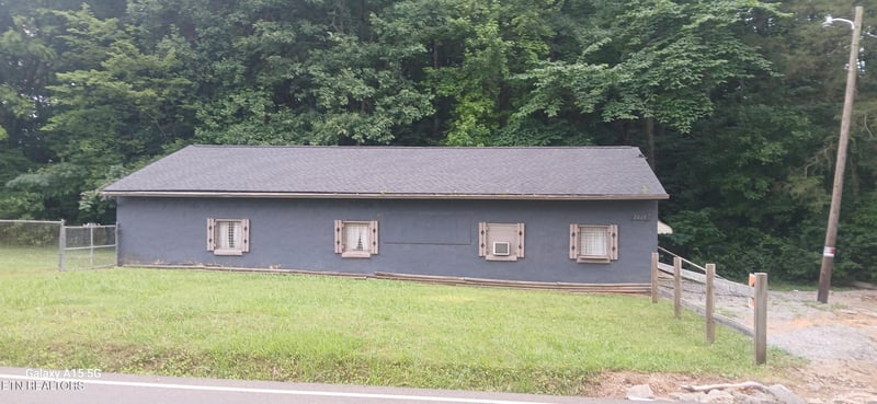 2405 Clearwater Rd, Athens, TN 37303