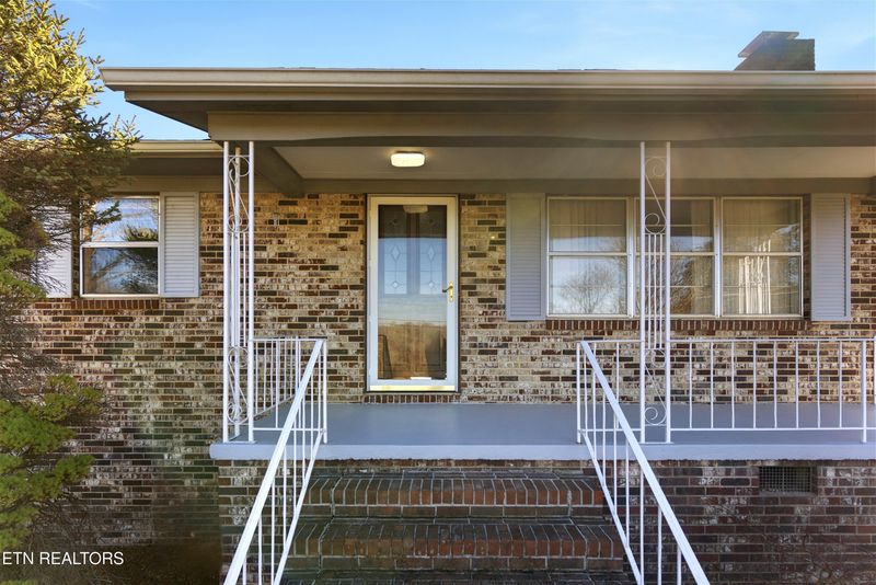 2405 Huckleberry Dr, Louisville, TN 37777