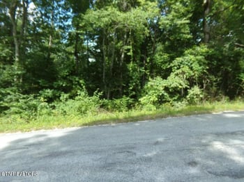 2405 White Horse Dr, Crossville, TN 38572