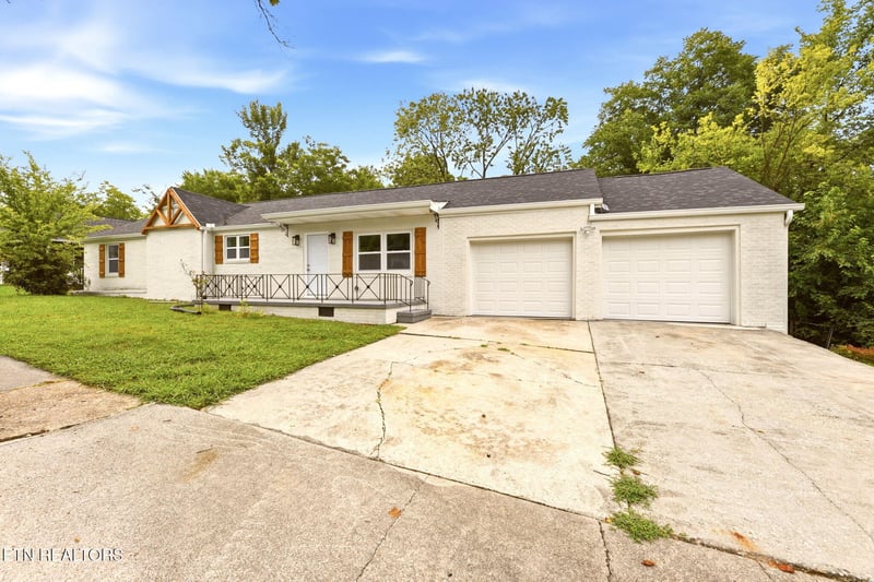 2406 E Glenwood Ave, Knoxville, TN 37917