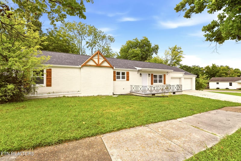 2406 E Glenwood Ave, Knoxville, TN 37917