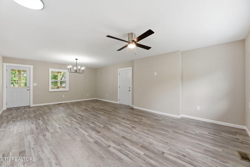 2406 E Glenwood Ave, Knoxville, TN 37917