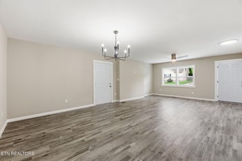 2406 E Glenwood Ave, Knoxville, TN 37917