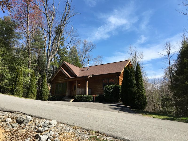 2406 Whitetail Ridge Way, Sevierville, TN 37862