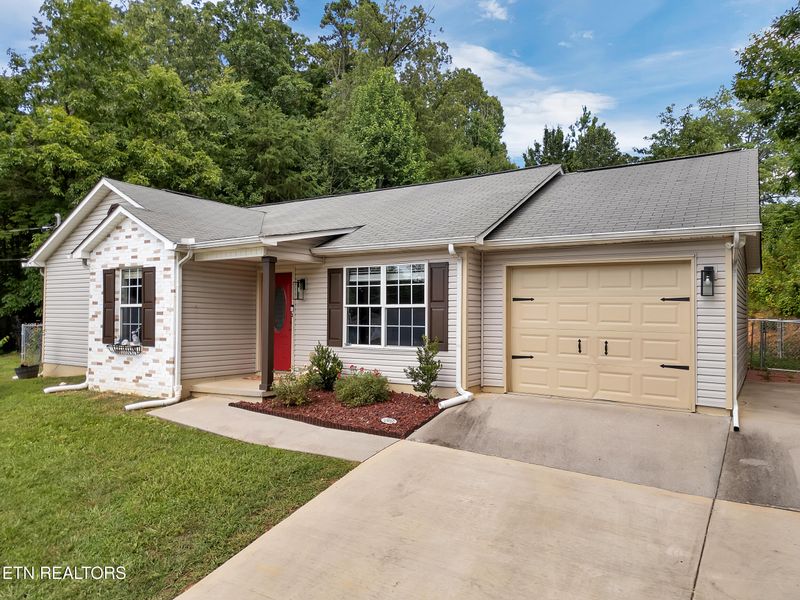 2406 Woods Smith Rd, Knoxville, TN 37921