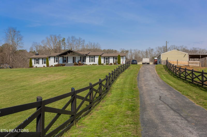 2409 Smith School Rd, Knoxville, TN 37914