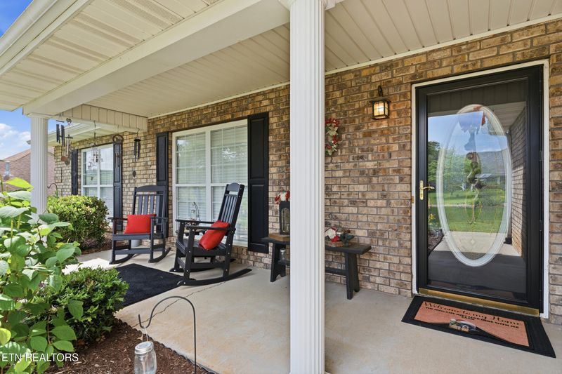241 Edinburgh Dr, Lenoir City, TN 37771