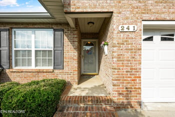 241 El Grande Ln, Lenoir City, TN 37771