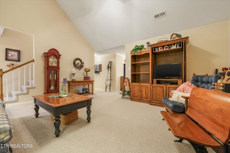 241 El Grande Ln, Lenoir City, TN 37771