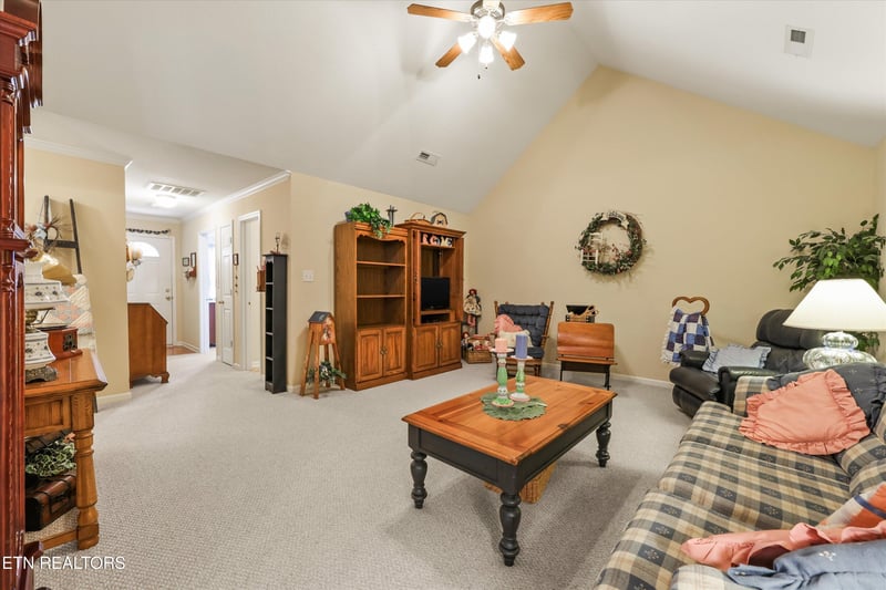 241 El Grande Ln, Lenoir City, TN 37771