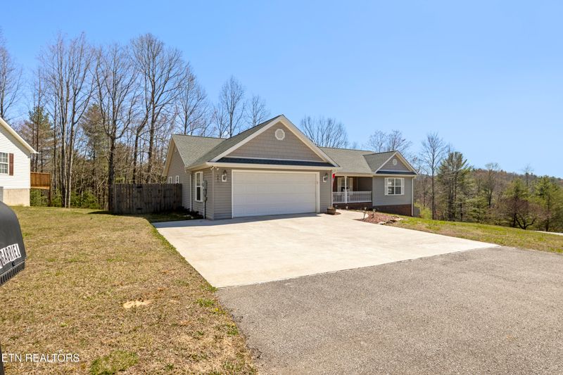 241 Gabriel Dr, Oliver Springs, TN 37840