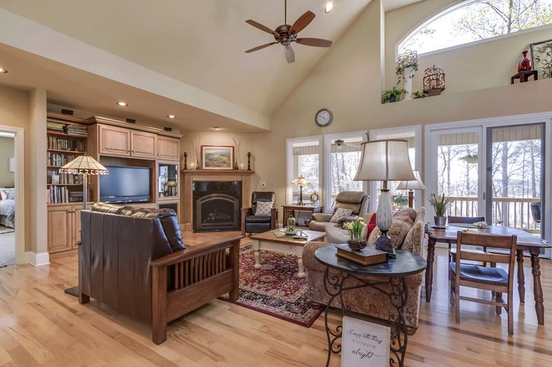 241 Hughes Rd, Greenback, TN 37742