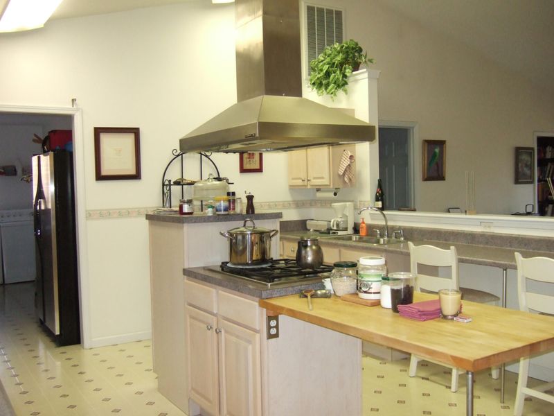 241 Norris Shores Ln, Sharps Chapel, TN 37866
