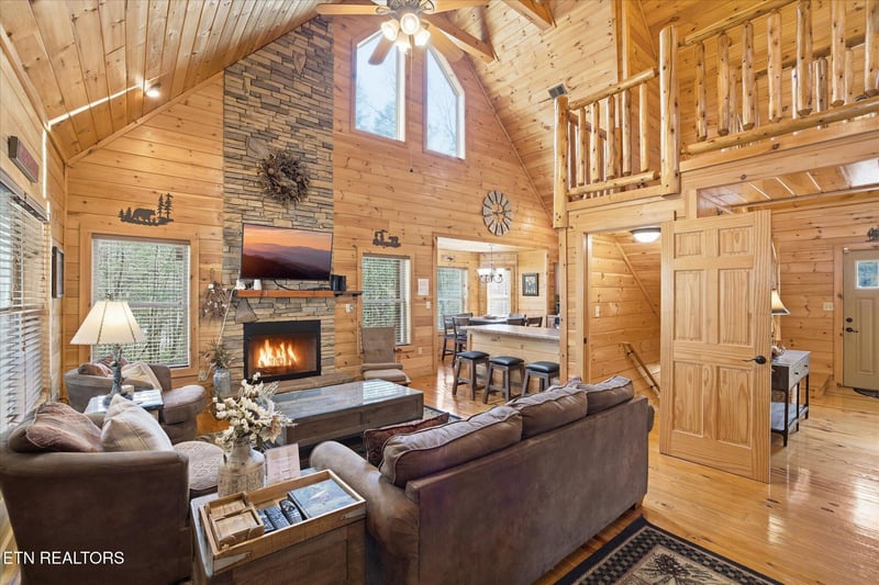 241 Palmer Rd, Gatlinburg, TN 37738