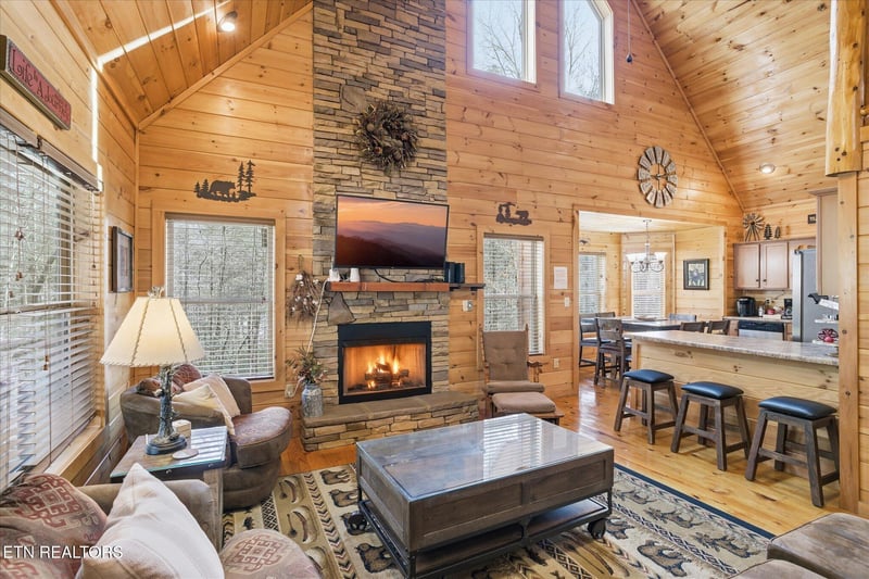 241 Palmer Rd, Gatlinburg, TN 37738