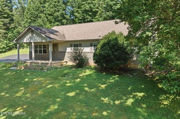241 Skyline Dr, Oneida, TN 37841