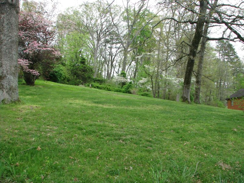 2410 Russell Rd, Kodak, TN 37764