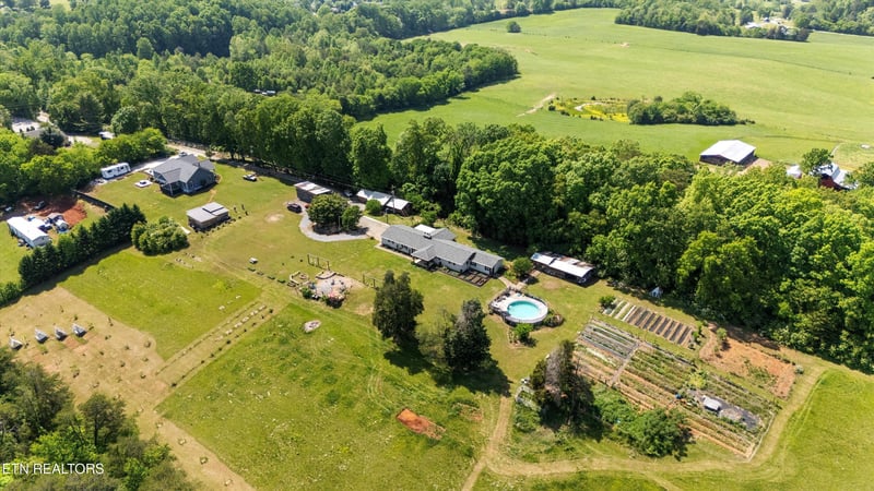 2412 Grey Ridge Rd, Maryville, TN 37801