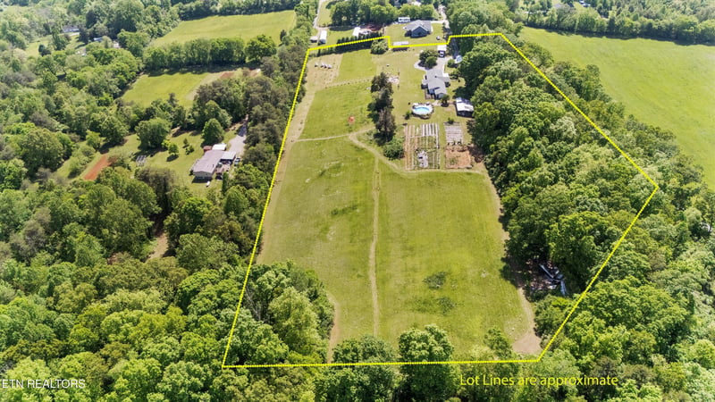 2412 Grey Ridge Rd, Maryville, TN 37801