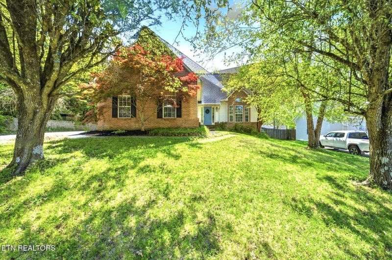 2412 Maple Crest Ln, Knoxville, TN 37921