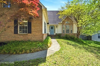 2412 Maple Crest Ln, Knoxville, TN 37921