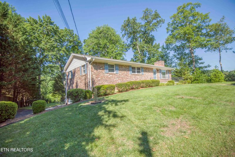 2412 Monterey Rd, Knoxville, TN 37912