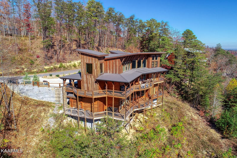 2414 Hackberry Dr, Sevierville, TN 37862
