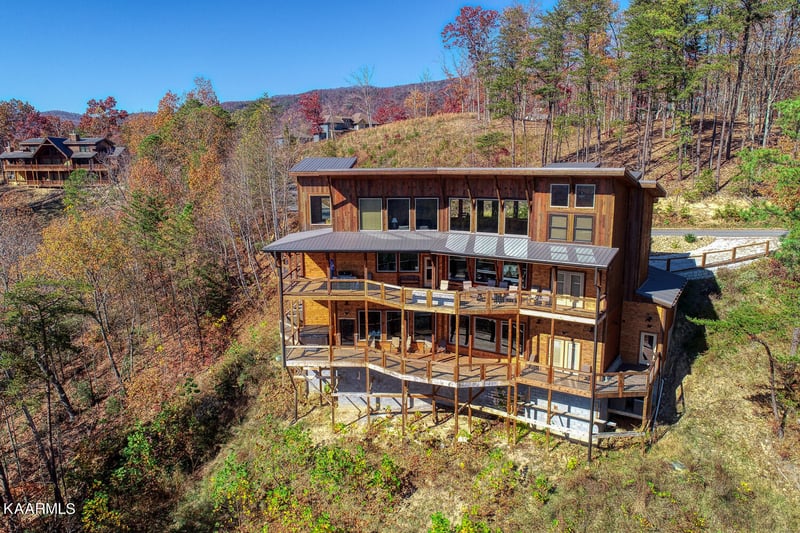 2414 Hackberry Dr, Sevierville, TN 37862
