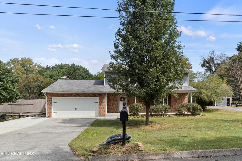 2414 Southview Dr, Maryville, TN 37803
