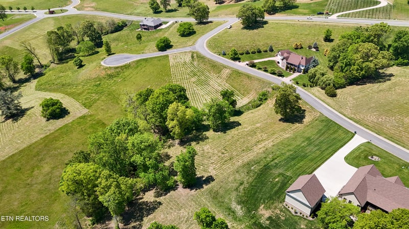 2414 Starboard Crest Rd, Morristown, TN 37814