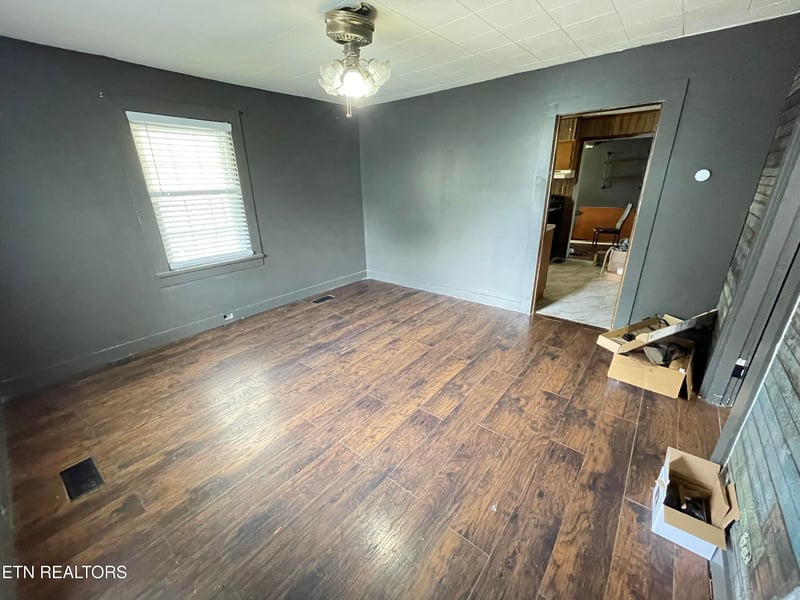 2415 Brown Ave, Knoxville, TN 37917
