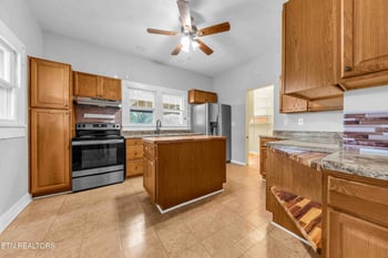 2415 Holbrook Dr, Knoxville, TN 37918
