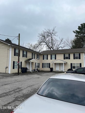 2415 NW Piedmont St, Knoxville, TN 37921