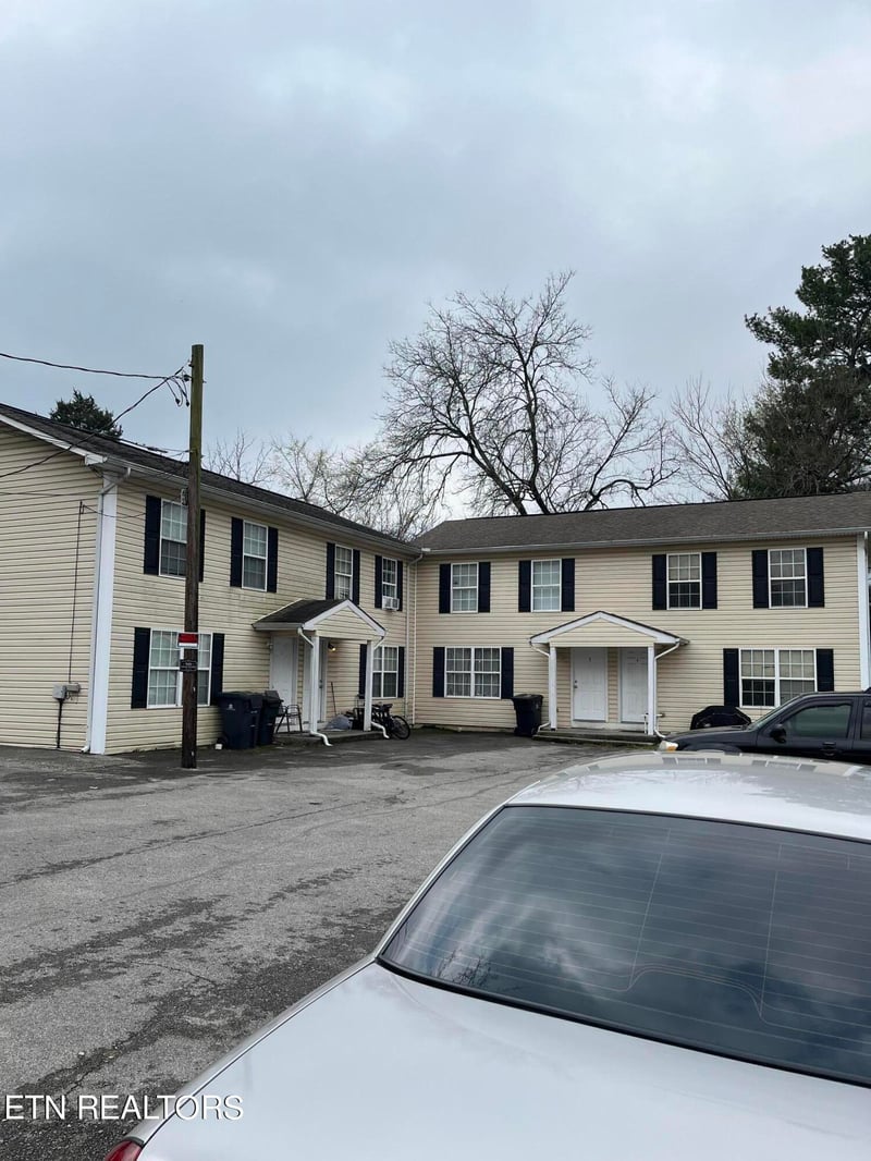 2415 NW Piedmont St, Knoxville, TN 37921