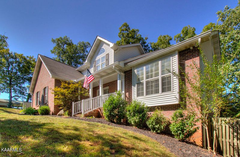 2416 Ambus Ln, Knoxville, TN 37920