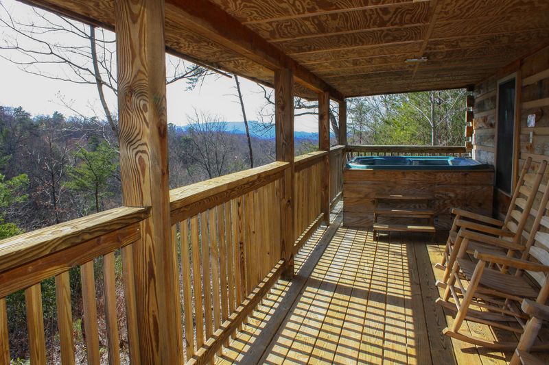2416 Bobs Ps, Sevierville, TN 37876