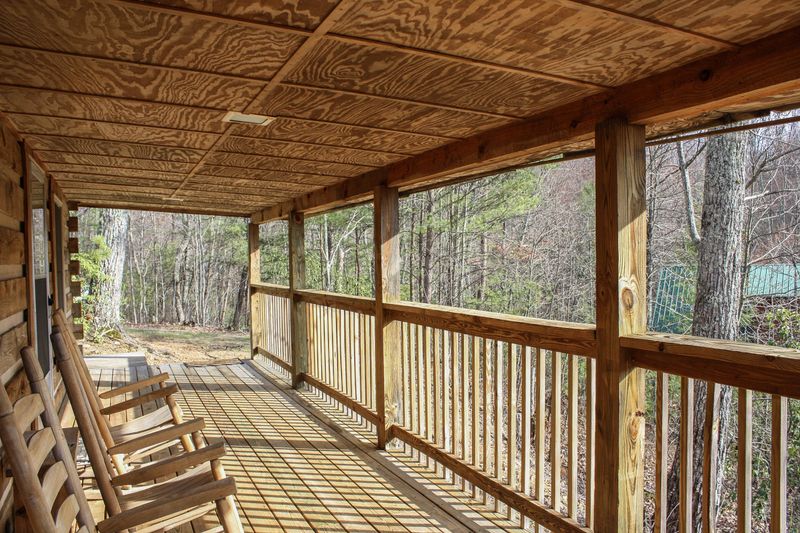 2416 Bobs Ps, Sevierville, TN 37876