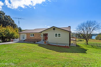2416 Cherokee Dr, Bean Station, TN 37708