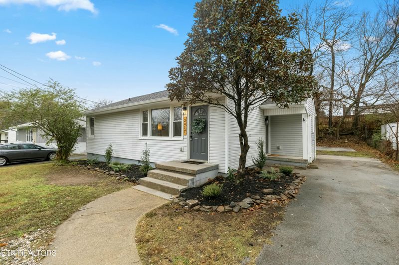 2417 Upland Ave, Knoxville, TN 37917