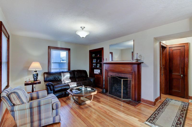 2418 Buffat Mill Rd, Knoxville, TN 37917