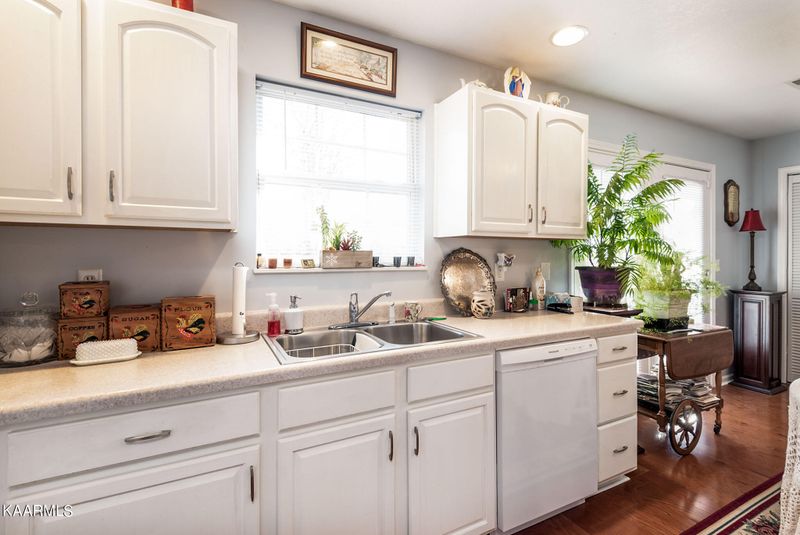 2419 Amanda Ln, Sevierville, TN 37876