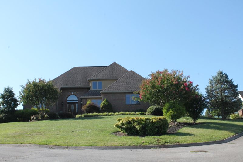 2419 Kanuga Ct, Sevierville, TN 37876